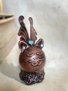 Urn for cat with green heart and wings
